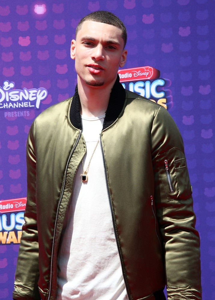 Zach LaVine Picture 1 - 2016 Radio Disney Music Awards - Arrivals