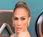 Jennifer Lopez Wears Wedding Ring While Hitting Red Carpet Alone Amid Split Speculation