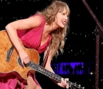 Taylor Swift Delights Fans with Surprise Song Mashups at Edinburgh Concert