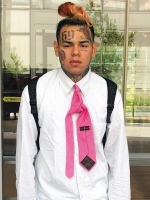 6ix9ine Mercilessly Mocks Lil Reese Over Alleged Stolen Car After Chicago Shooting