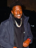 Antonio Brown Shares Fake Naked Gisele Photo – OutKick