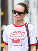 Olivia Wilde Wears Harry Styles' T-Shirt 7 Months After Breakup – Hollywood  Life