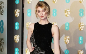 Latest Elizabeth Debicki news: Golden Globes 2024: Elizabeth Debicki ...