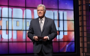 'Jeopardy!' Remembers Alex Trebek in New Episode Following His Passing