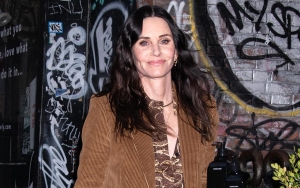 Courteney Cox Delights Fans by Photobombing Their Pics at 'Friends' Iconic Fountain