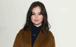 Selena Gomez Debuts Shocking Hair Makeover in Restroom Antic Video