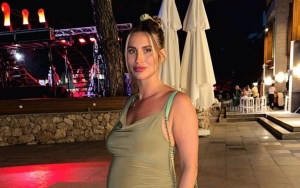 Ferne McCann Loves to Get Naked to Admire Her Pregnancy Curves