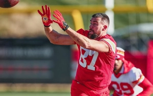 Video: Travis Kelce Hilariously Moons Raiders Fans for Heckling Him