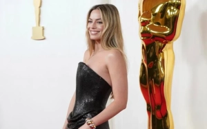 Margot Robbie Suspected of Protesting Oscars With Her Black Dress After 'Barbie' Snub