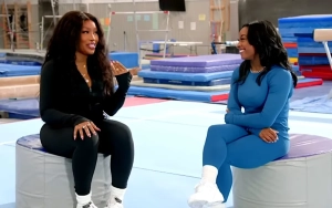 SZA Surprises Simone Biles With Her Gymnastic Skills in Handstand Contest 