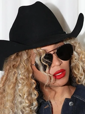 Beyonce Flaunts New Hairstyle After Criticized Over Unrecognizable Look