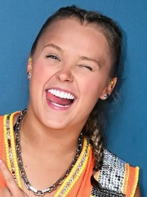 JoJo Siwa Roasted After Bragging About Performing for 20,000 People at Mighty Hoopla Festival