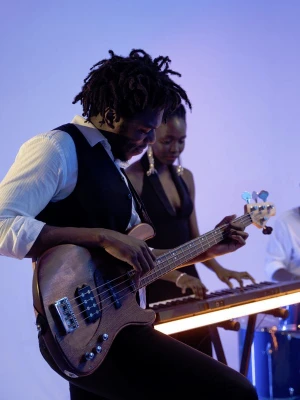 How Independent Entertainers Handle the Business Behind Their Careers