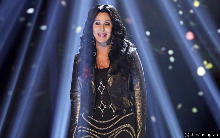 Cher Opts to Eat Cow's Tongue Rather Than Complimenting Donald Trump
