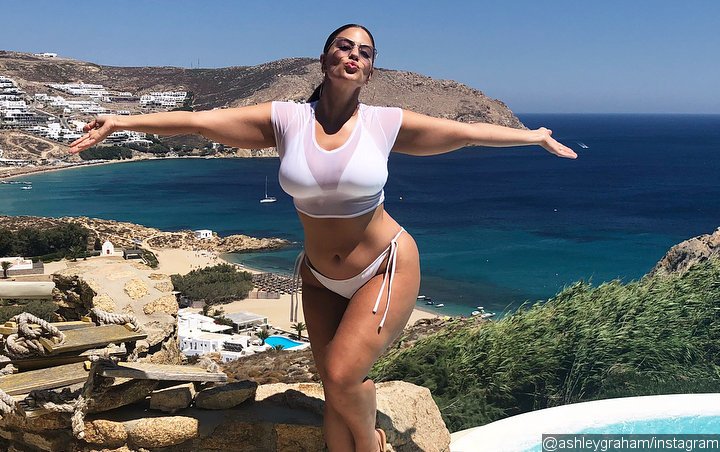 Ashley Graham Has the Best Response to Troll Who Says She Looks Pregnant 