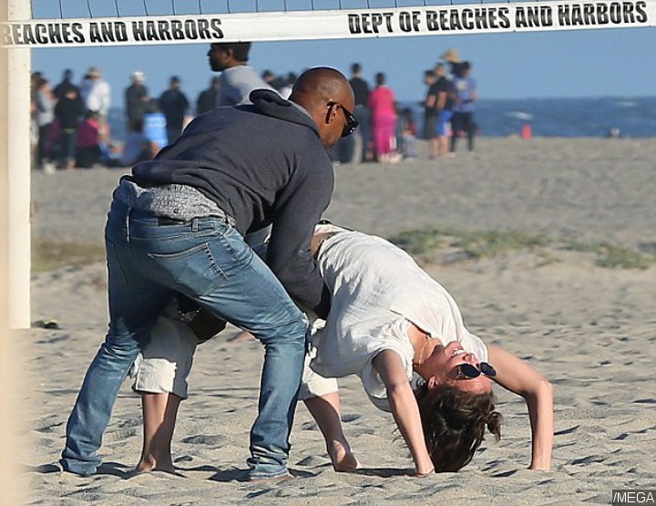 Katie Holmes and Jamie Foxx's PDA-Filled Beach Date