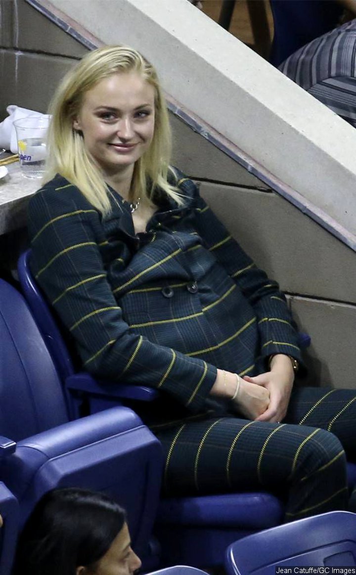 Sophie Turner flaunts a fake baby bump at the 2018 Tennis U.S. Open