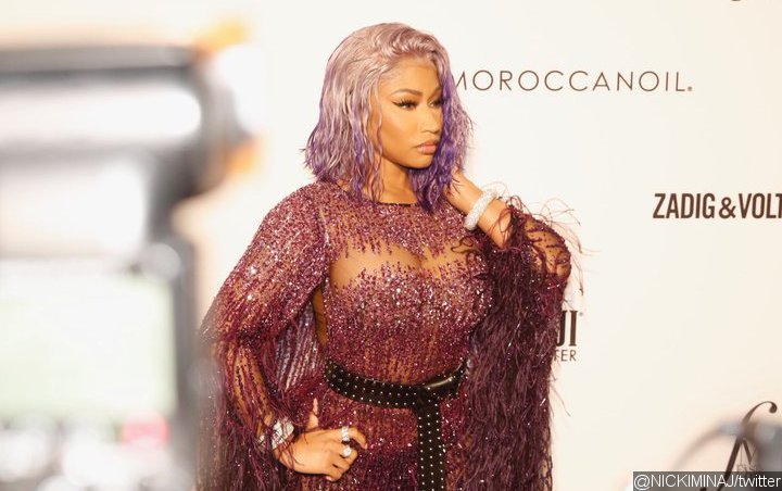 Nicki Minaj Rips Her Dress at Daily Front Row Fashion Awards: 'My Whole Butt Is Out'
