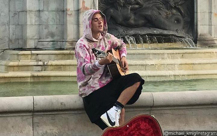 Justin Bieber Showers Hailey Baldwin With Impromptu Street Performance 0072