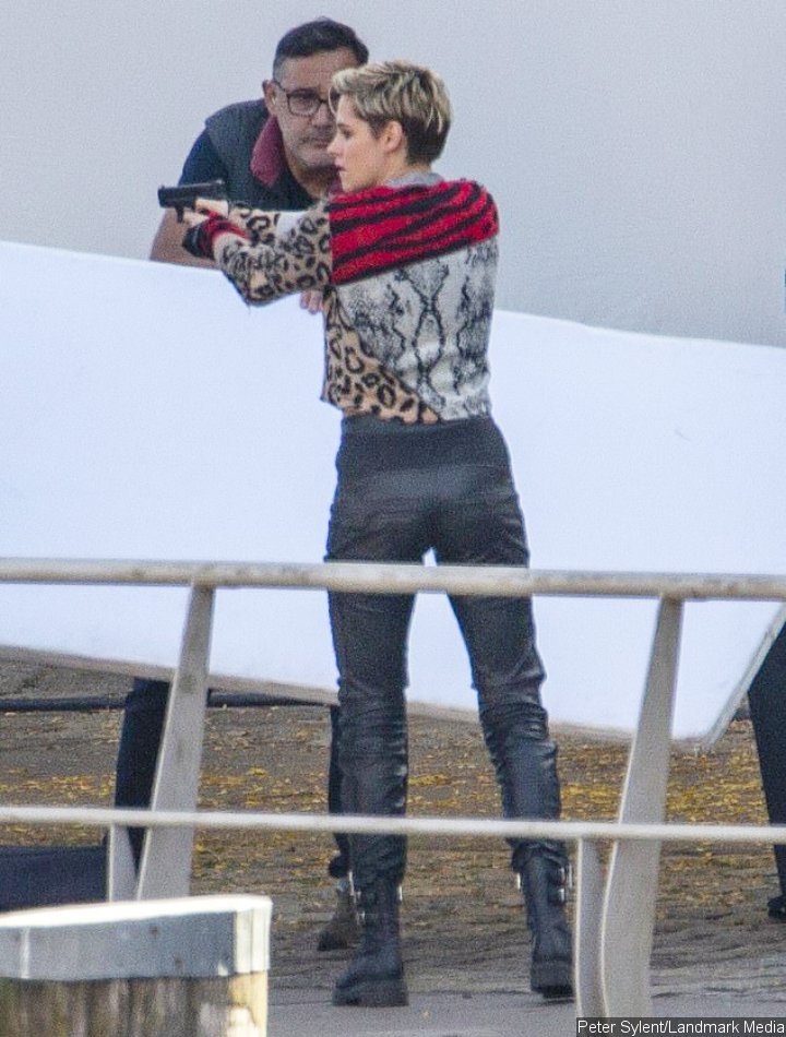 Kristen Stewart Gets In Action In New Charlie S Angels Set Pics