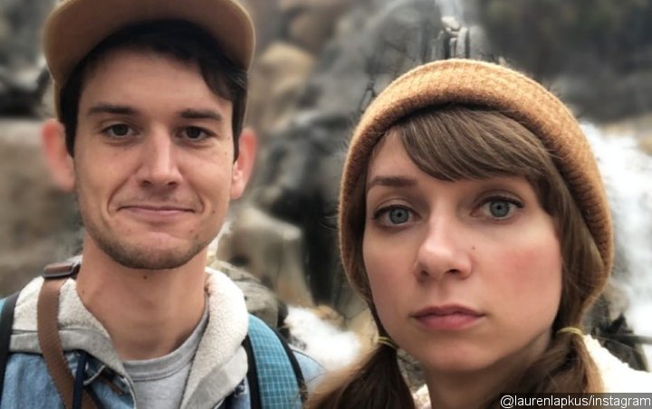Lauren Lapkus Weds Mike Castle in Stress-Free Courthouse Ceremony