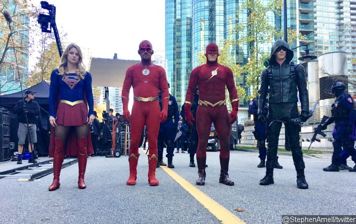 First Look at John Wesley Shipp's '90s The Flash Joining Arrowverse Superheroes for 'Elseworlds'