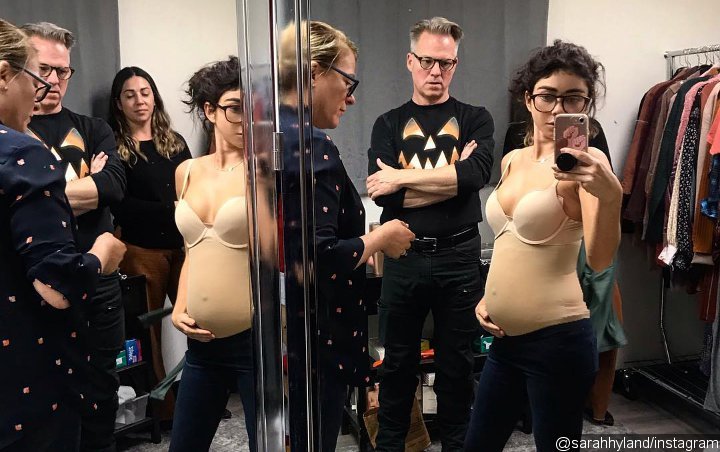 Sarah Hyland Teases Her 'Modern Family' Character's 'Baby Bump'
