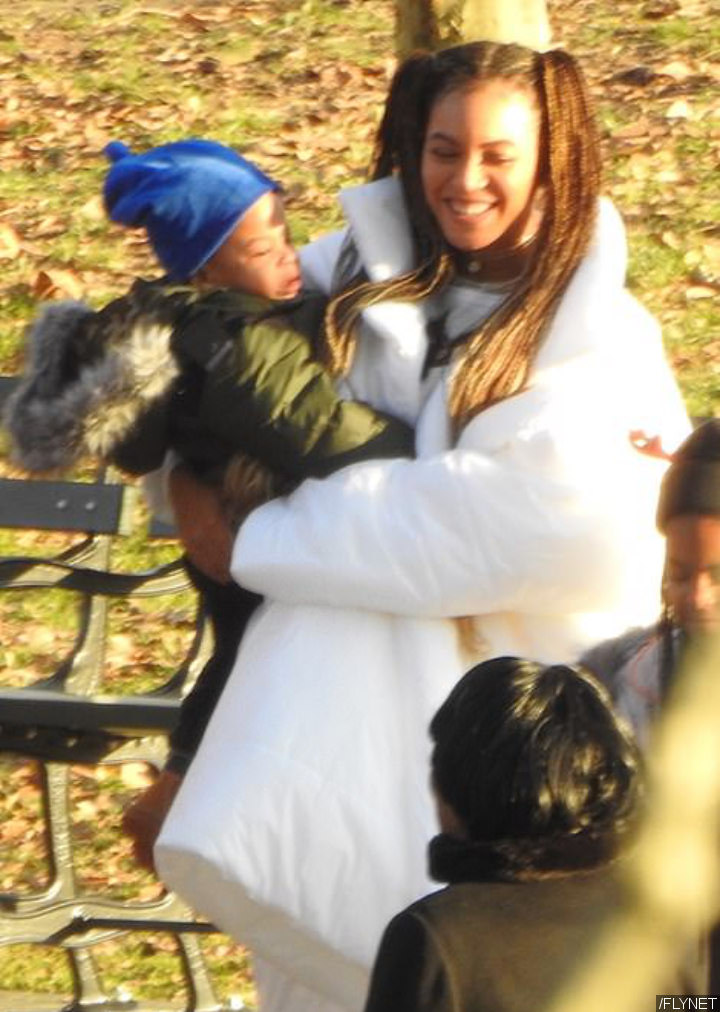 Beyonce and Jay-Z Take Twins Rumi and Sir to the Park