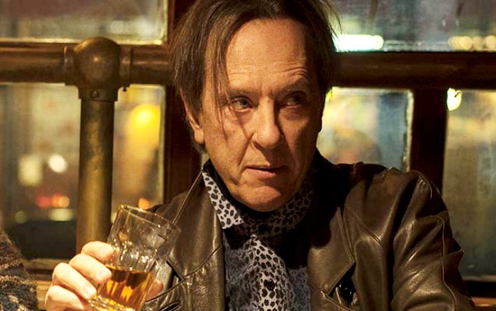 Richard E. Grant Pays Homage to Late Friend by Wearing Bandana in 'Can You Ever Forgive Me?'