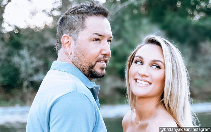 Jason Aldean and Wife Announce Second Child's Arrival With Adorable First Photo