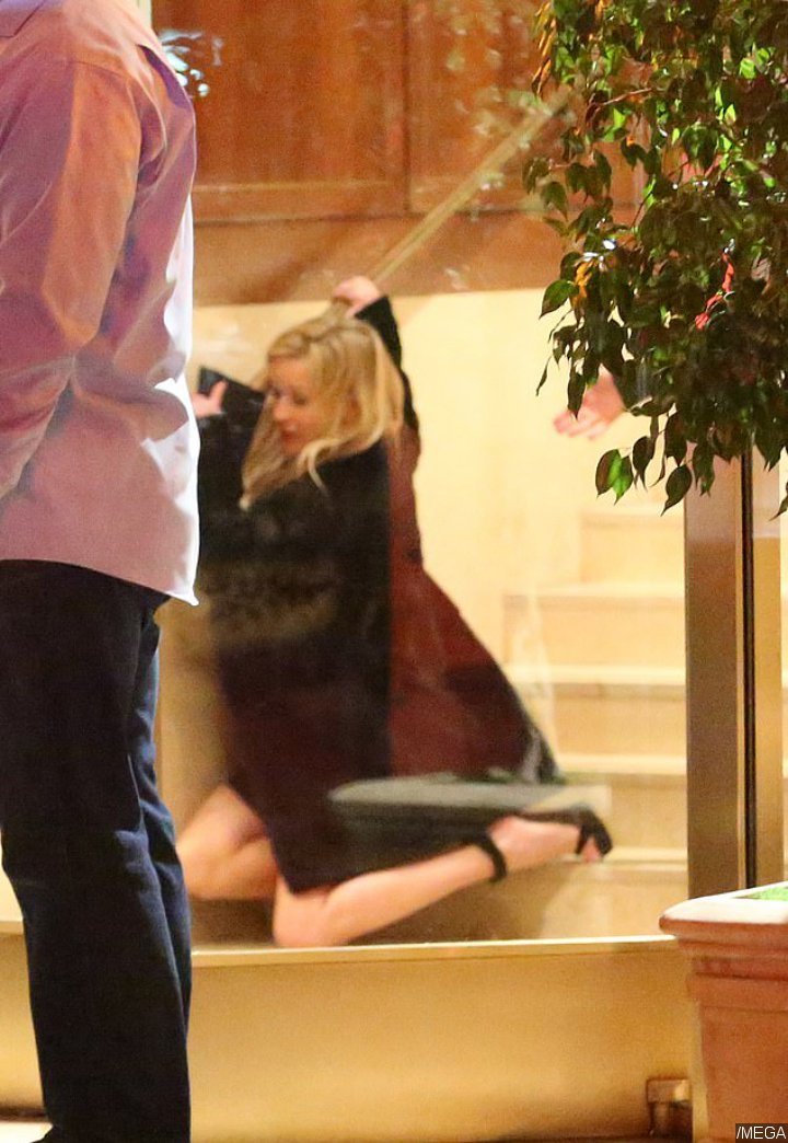 Reese Witherspoon Falls Down After Attending Jennifer Aniston's 50th Birthday Party