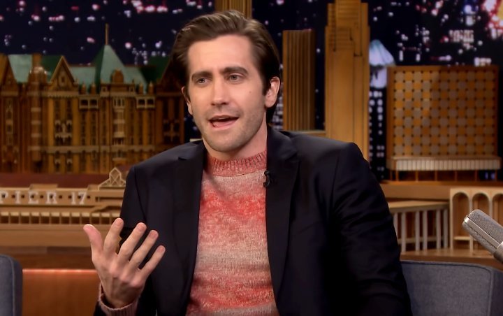 Jake Gyllenhaal Recalls Strange Incident Causing Him to Run Offstage Mid-Theater Monologue Play