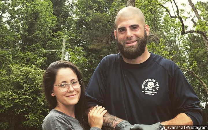 Jenelle Evans' Husband David Eason Flips Off Camera, Swears While Baby Is Around