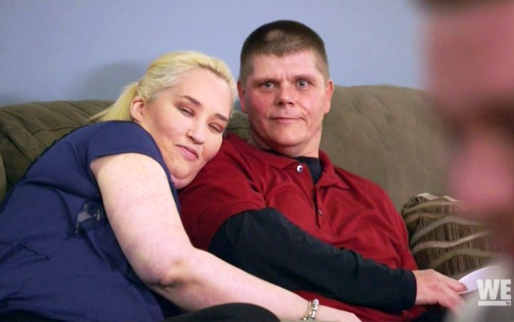 Video: Mama June's Intoxicated BF Geno Doak Flashes Butt After Crashing Car Into Her Garage