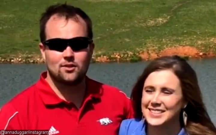 Anna and Josh Duggar Reveal Sex of 6th Child With Gender Reveal Beehive: It's a Girl!