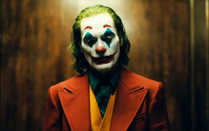 Joaquin Phoenix Goes Lunatic in New 'Joker' Photos