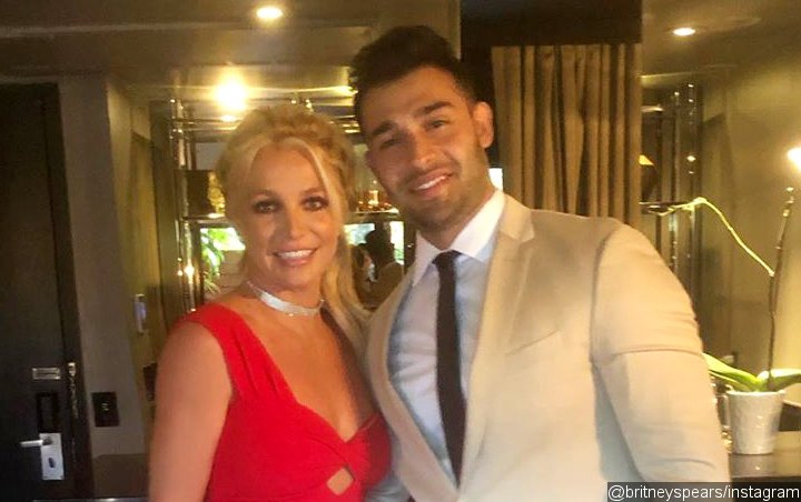 Britney Spears Cuts Short Rare Red Carpet Appearance With Boyfriend