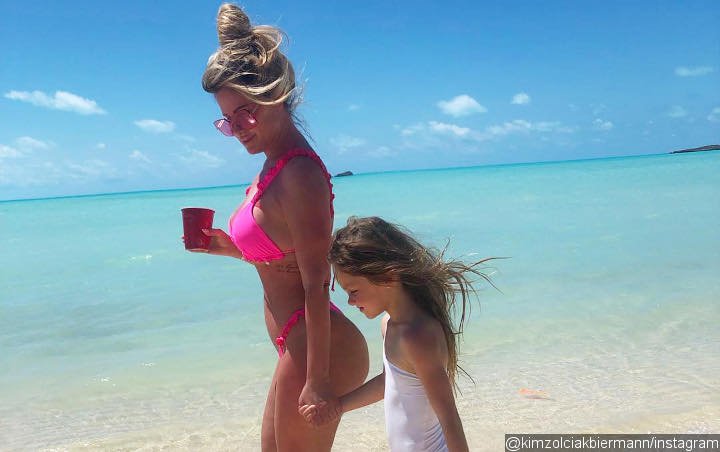 Kim Zolciak to Critics Slamming Her for Letting 5-Year-Old Daughter Wear Makeup: 'Stop Reaching'