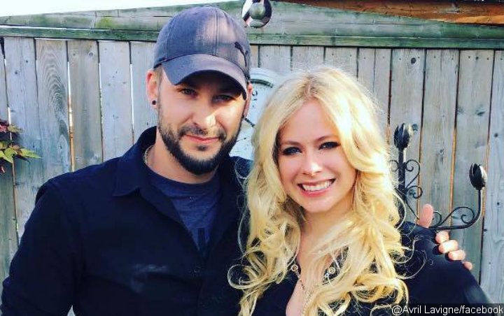 Avril Lavigne Delights Fans With Cousin's Surprise Proposal at Canadian Comeback Concert