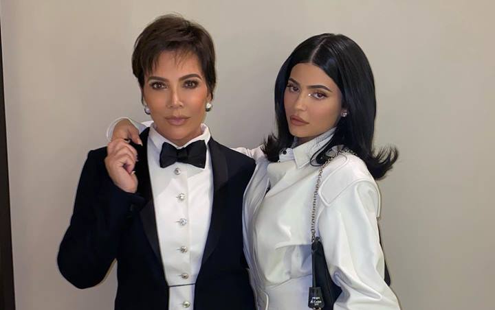 Kylie Jenner Shows Kris Jenner Sleeping in Her 'Natural Habitat' in Hilarious Clip