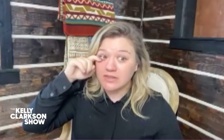 Kelly Clarkson Crying as Thomas Rhett and Wife Recall Adopting Daughter From Uganda