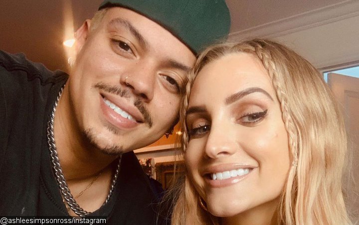 Ashlee Simpson and Evan Ross Make Unborn Baby's Gender Reveal a Family Affair