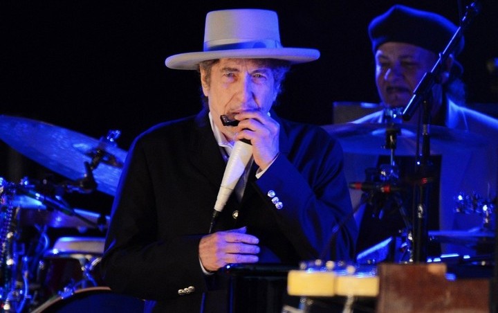 Bob Dylan Becomes Oldest Artist to Top U.K. Albums Chart