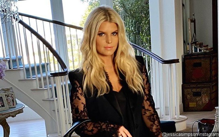 Jessica Simpson Calls Fitting Into 14-Year-Old Pair of Jeans a 'Good 40th Birthday Present'