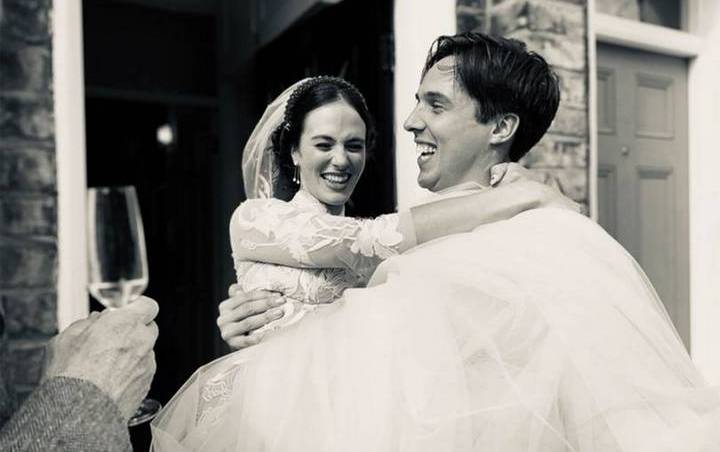 'Downton Abbey' Star Jessica Brown Findlay Gets Married