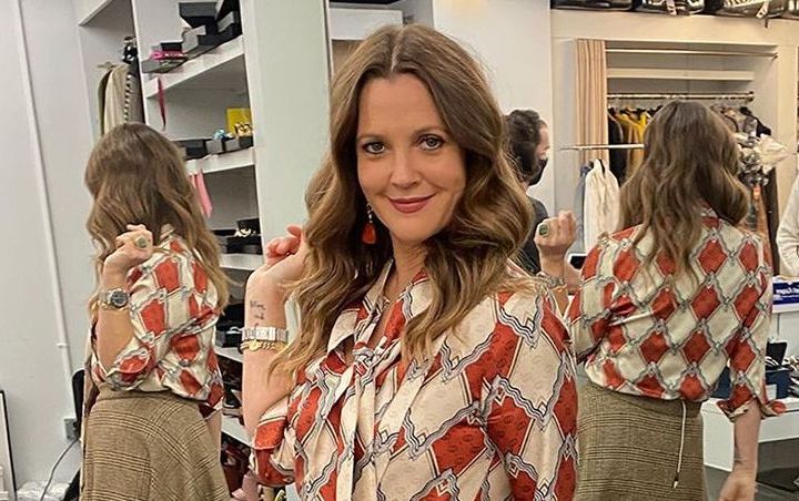 Drew Barrymore Compares Dating Apps to 'Car Wreck' and Recalls Being Stood Up by Her Date
