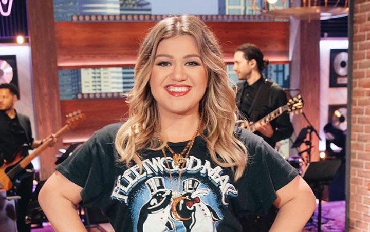 Kelly Clarkson Slapped With Lawsuit by Former Managers
