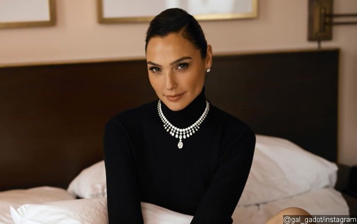 Gal Gadot Calls End to Teenage Marriage With Selfie for Vow for Girls Campaign