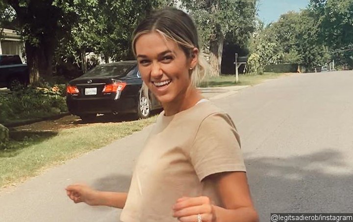 Pregnant Sadie Robertson's Baby Is 'Doing Great' Following Her 'Wild' COVID-19 Experience
