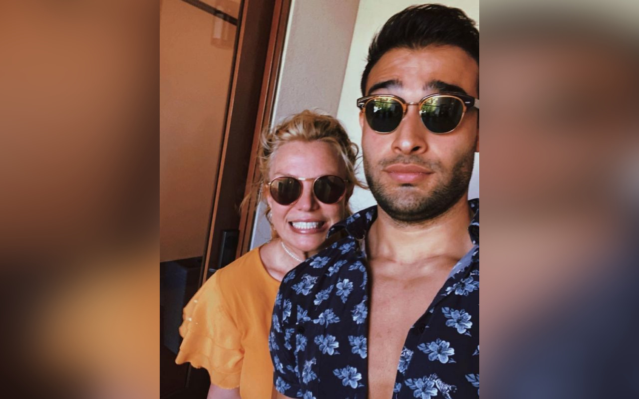 Britney Spears Celebrates Birthday in Hawaii With Boyfriend Sam Asghari